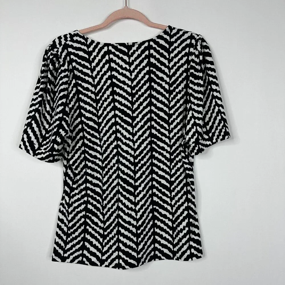 NWT White House Black Market V-Neck Puff Sleeve Top Ella Chevron Black #WHBM31